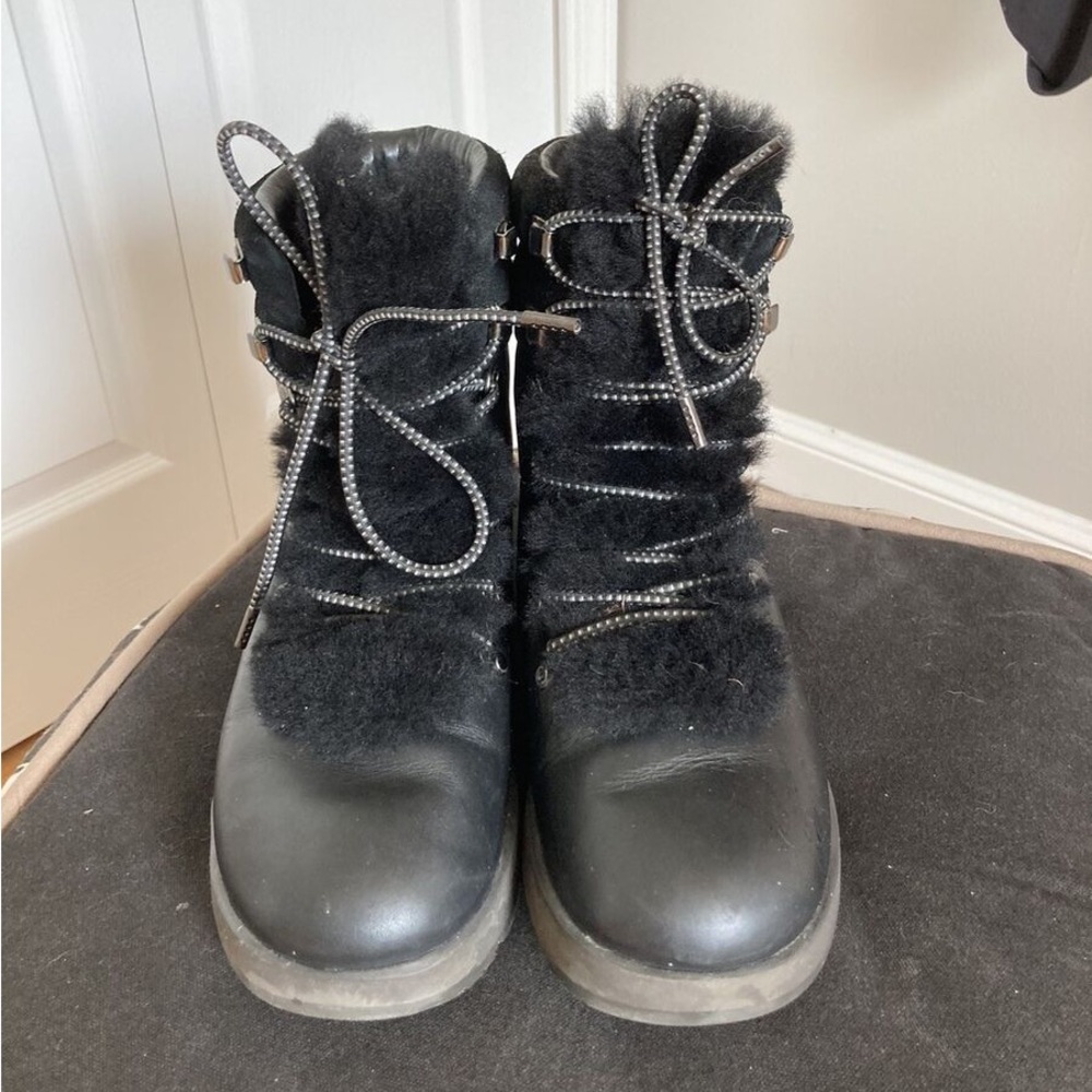 Ugg viki snow boots